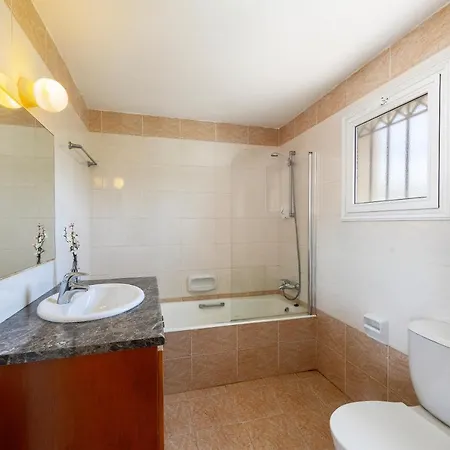 Villa Fig Tree Bay 4 *